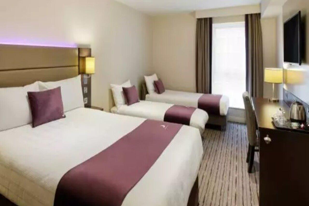 Premier Inn Cheltenham Town Centre Buitenkant foto