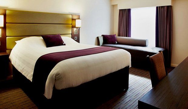 Premier Inn Cheltenham Town Centre Buitenkant foto